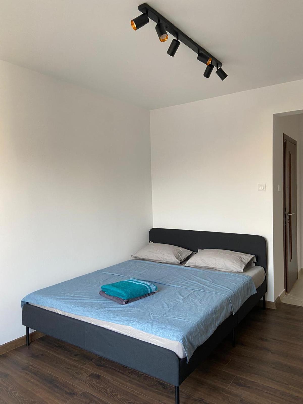 Minimalist Place * Bucarest