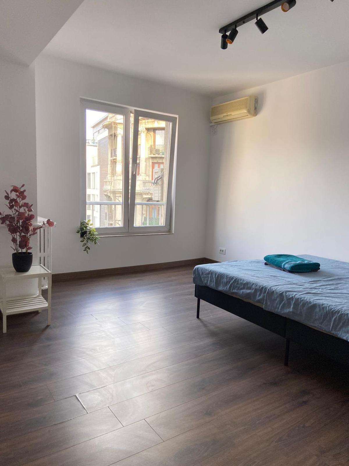 Minimalist Place Bucarest